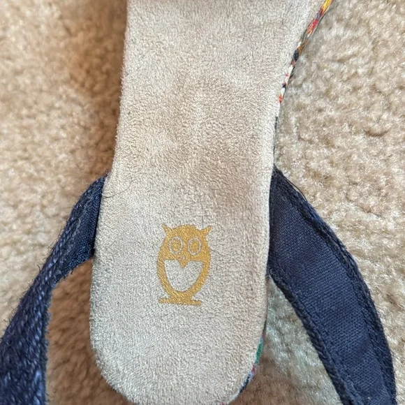 AZTEC - Strap Sandals - Size 7 - Picture 5 of 10